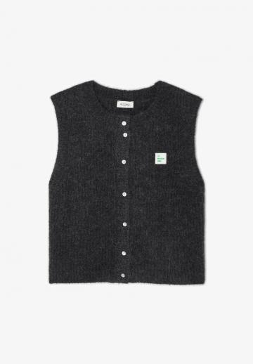 Вязаный жилет