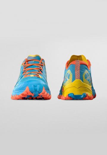 Походные кроссовки