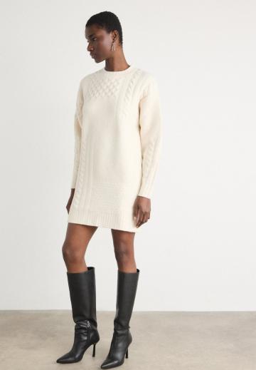 Вязаное платье