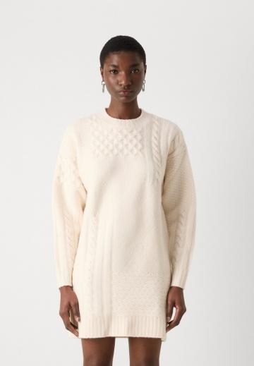 Вязаное платье