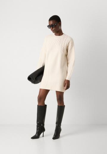 Вязаное платье