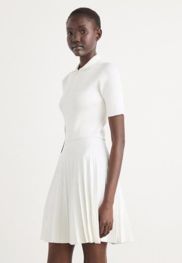 Вязаное платье