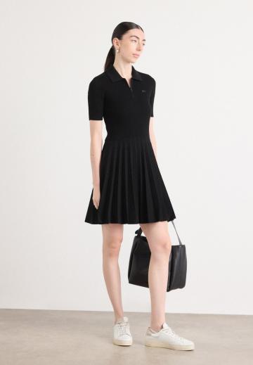 Вязаное платье