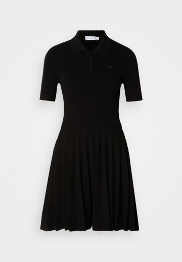 Вязаное платье