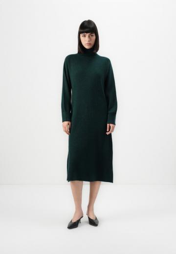 Вязаное платье