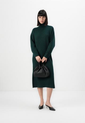 Вязаное платье