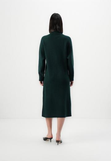 Вязаное платье