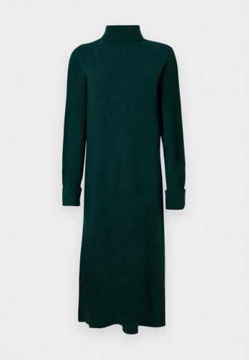 Вязаное платье