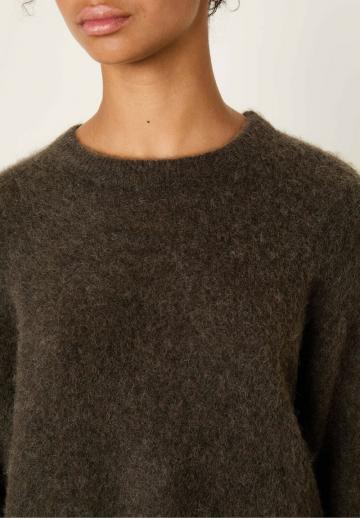 Пуловер в полоску