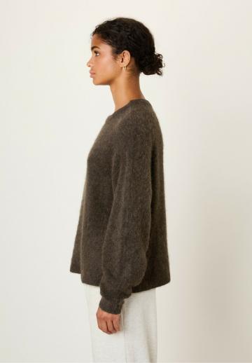 Пуловер в полоску