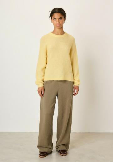 Пуловер в полоску