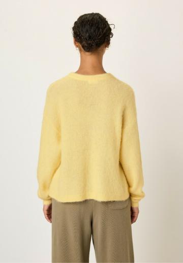 Пуловер в полоску