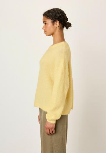 Пуловер в полоску