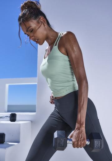 Спортивный топ