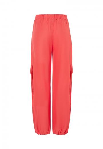 Брюки с накладными карманами