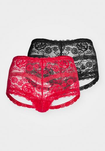 Трусы на бедрах