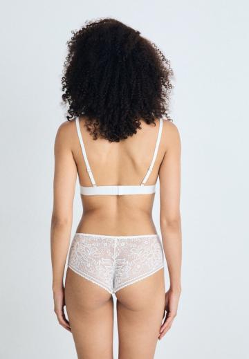 Трусы на бедрах