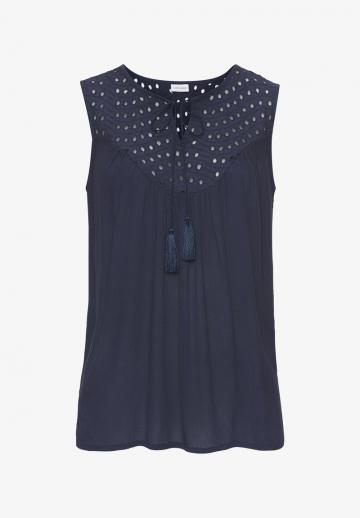 Блузка без рукавов