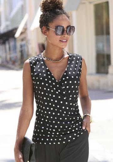 Блузка без рукавов