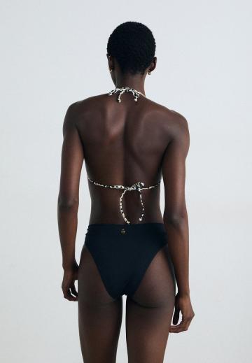 Треугольное бикини