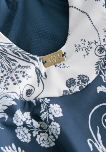 Слитный купальник