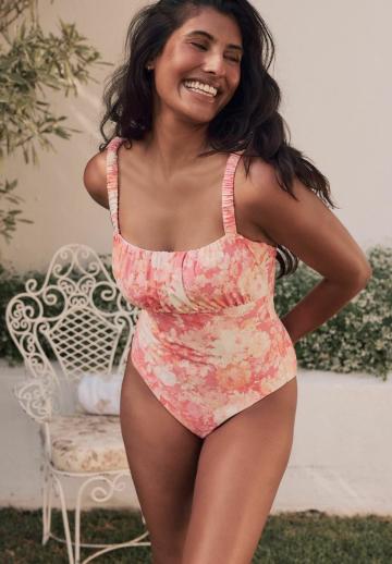 Слитный купальник