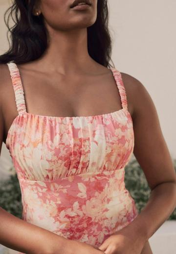 Слитный купальник