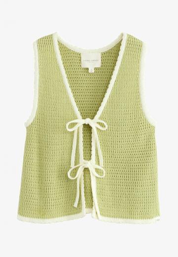 Вязаный жилет