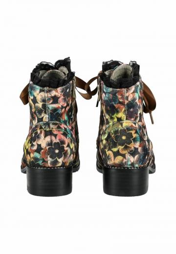 Ботинки на шнуровке