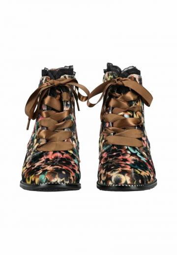 Ботинки на шнуровке