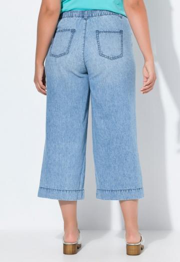 Короткие джинсы