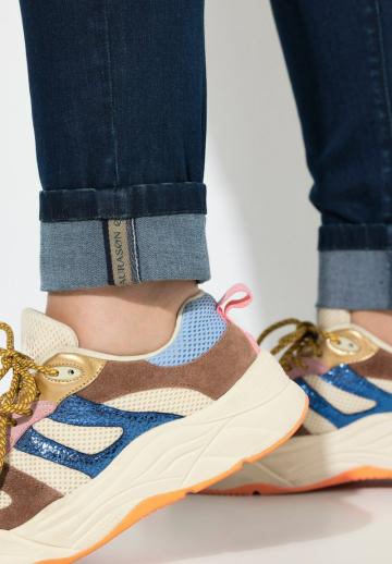 Короткие джинсы