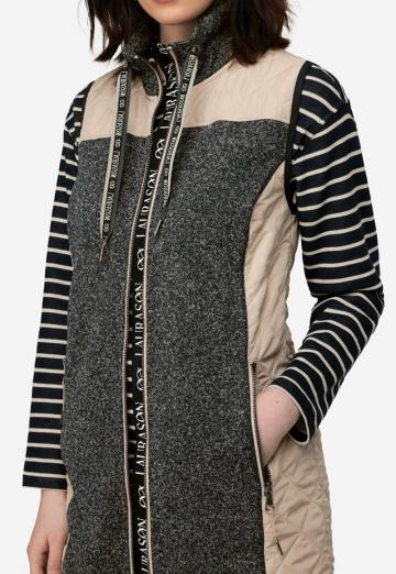 Длинный жилет