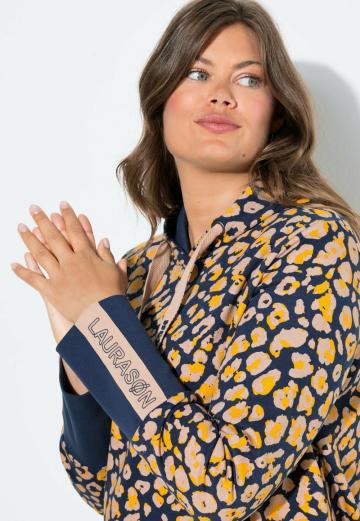 Пуловер с капюшоном