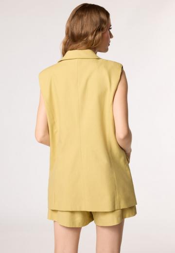 Длинный жилет