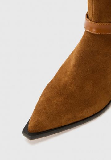 Высокие сапоги