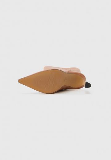 Высокие сапоги