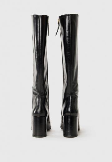 Высокие сапоги