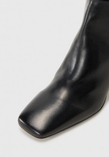 Высокие сапоги