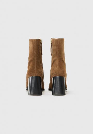 Высокие сапоги