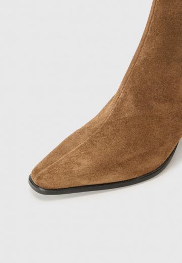 Высокие сапоги