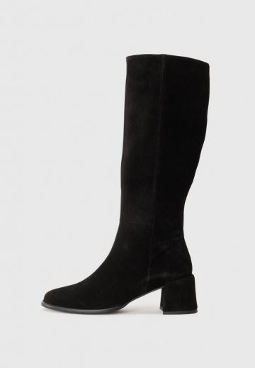 Высокие сапоги