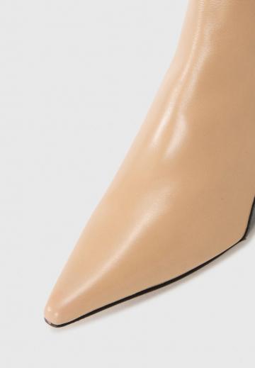 Сапожки на танкетке