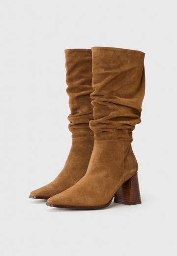 Высокие сапоги