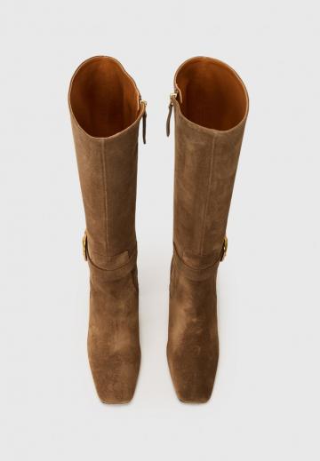 Высокие сапоги