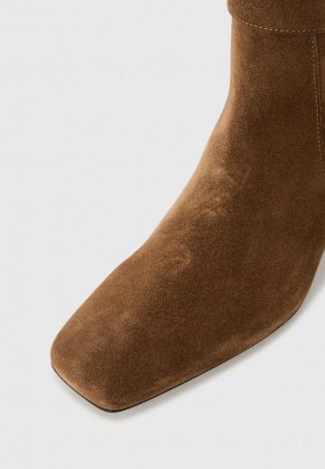 Высокие сапоги