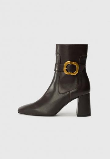 Высокие сапоги