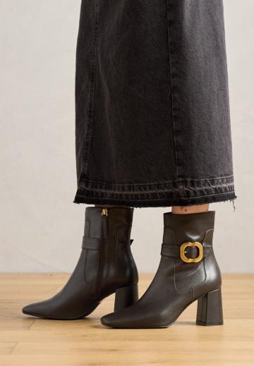 Высокие сапоги