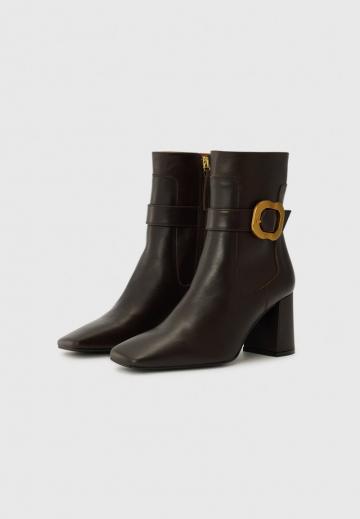 Высокие сапоги