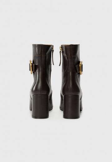 Высокие сапоги